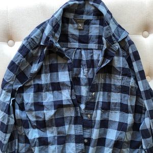 Eddie Bauer lightweight blue checkered button down shirt size medium